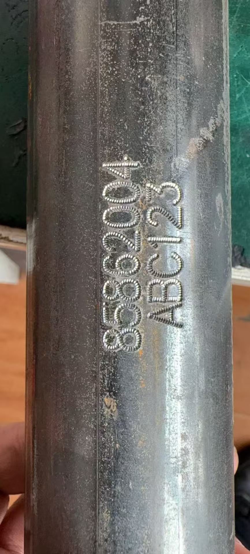 Nowo zaprojektowana elektryczna maszyna do znakowania.